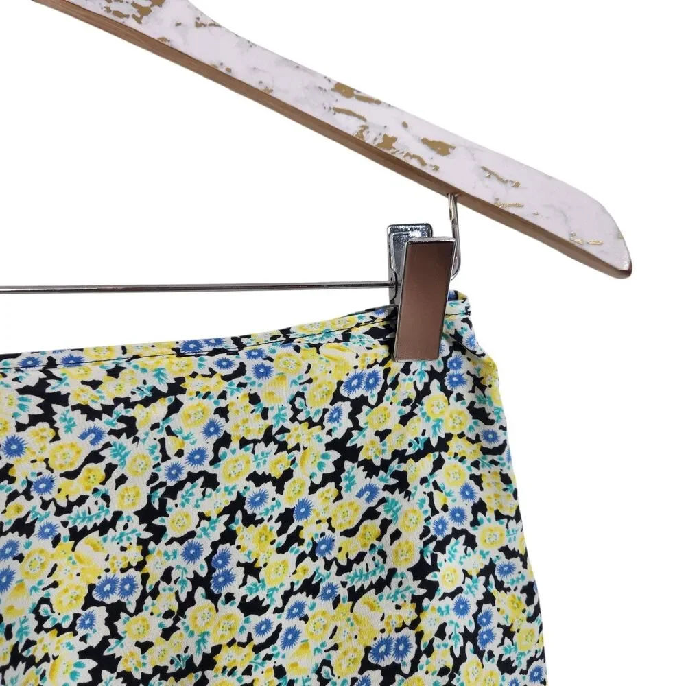 Equipment shorts womens