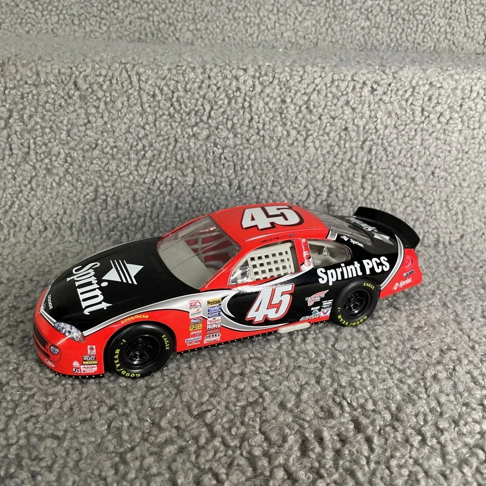 2000  Hot Wheels‎ Pro Racing 1:24 NASCAR # 45 Diecast