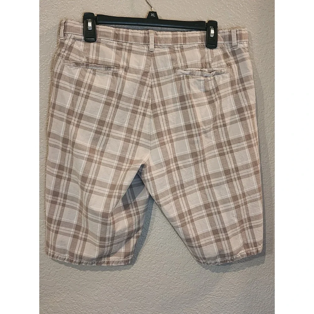 Calvin Klein Men's  Beige/Tan‎ Shorts, Size 34, Inseam 10