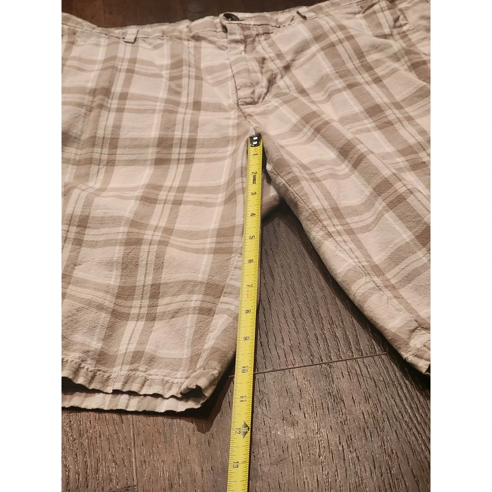 Calvin Klein Men's  Beige/Tan‎ Shorts, Size 34, Inseam 10