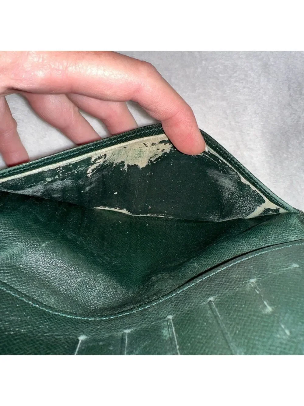 AUTHENTIC MEN'S LOUIS VUITTON BLACK GREEN TAIGA LEATHER PORTE CARTES LONG WALLET