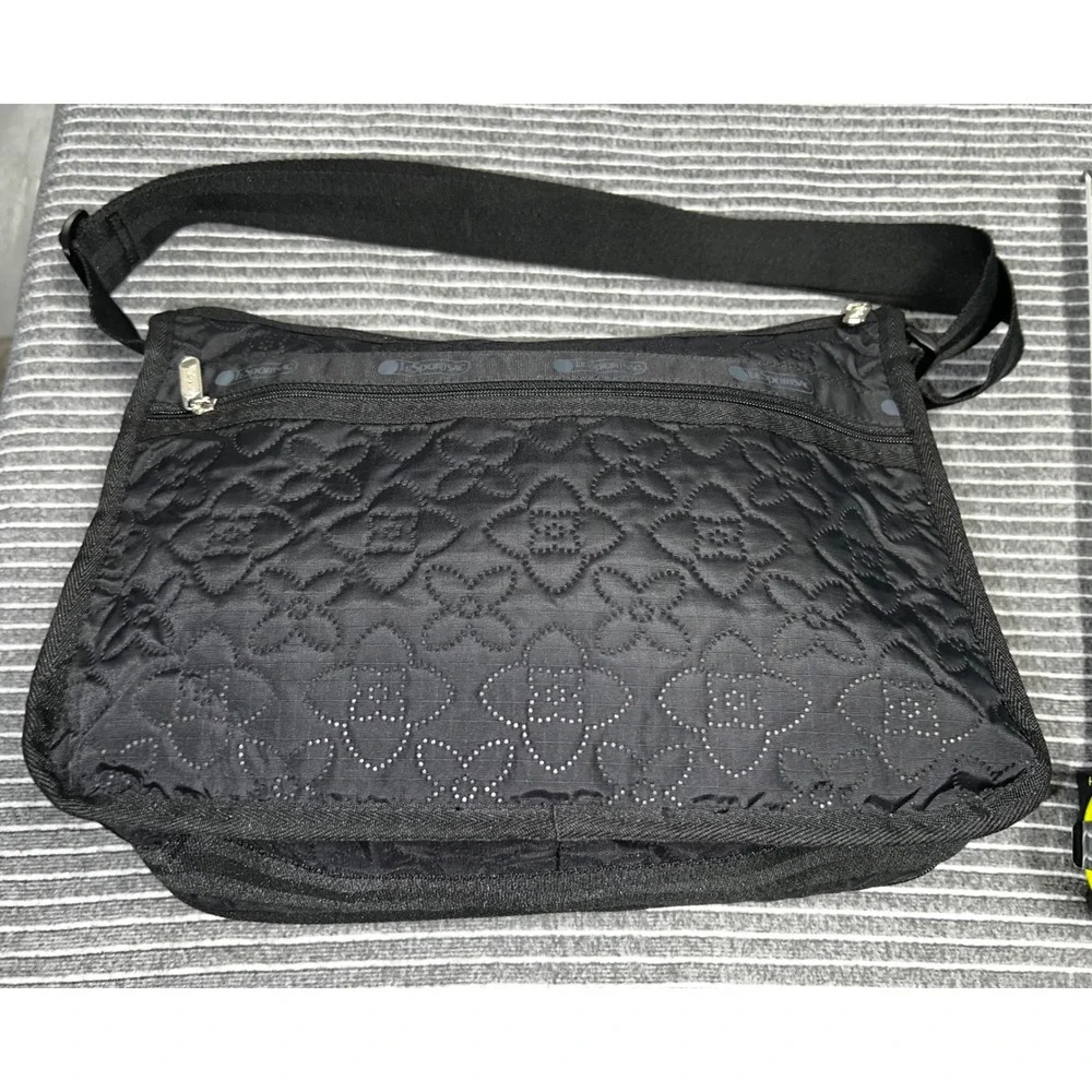 LeSportsac Deluxe Everyday Bag Black Quilted Floral Nylon‎ Crossbody Travel Bag