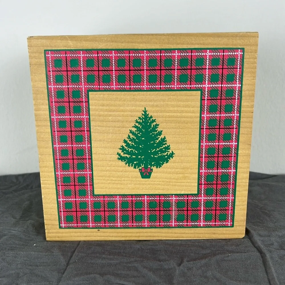 Vtg Hallmark Shaker Box Christmas Tree Plaid Wooden Napkin Holder Storage Box