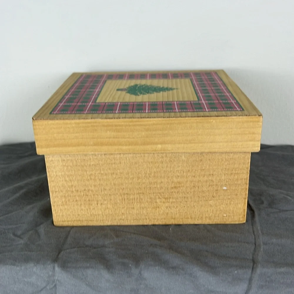 Hallmark vintage shaker