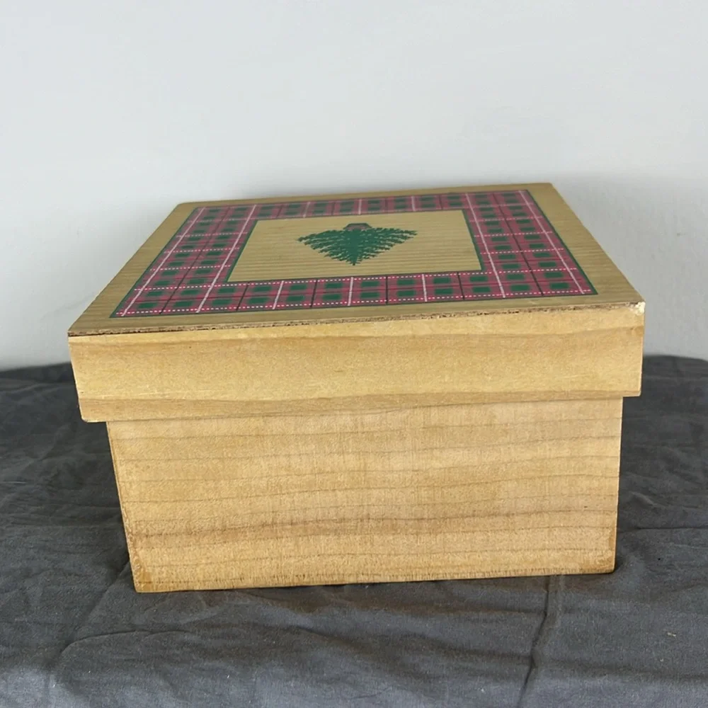 Hallmark vintage shaker