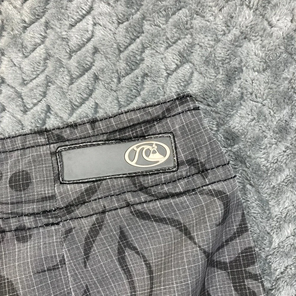Quiksilver 32 hawaii stains