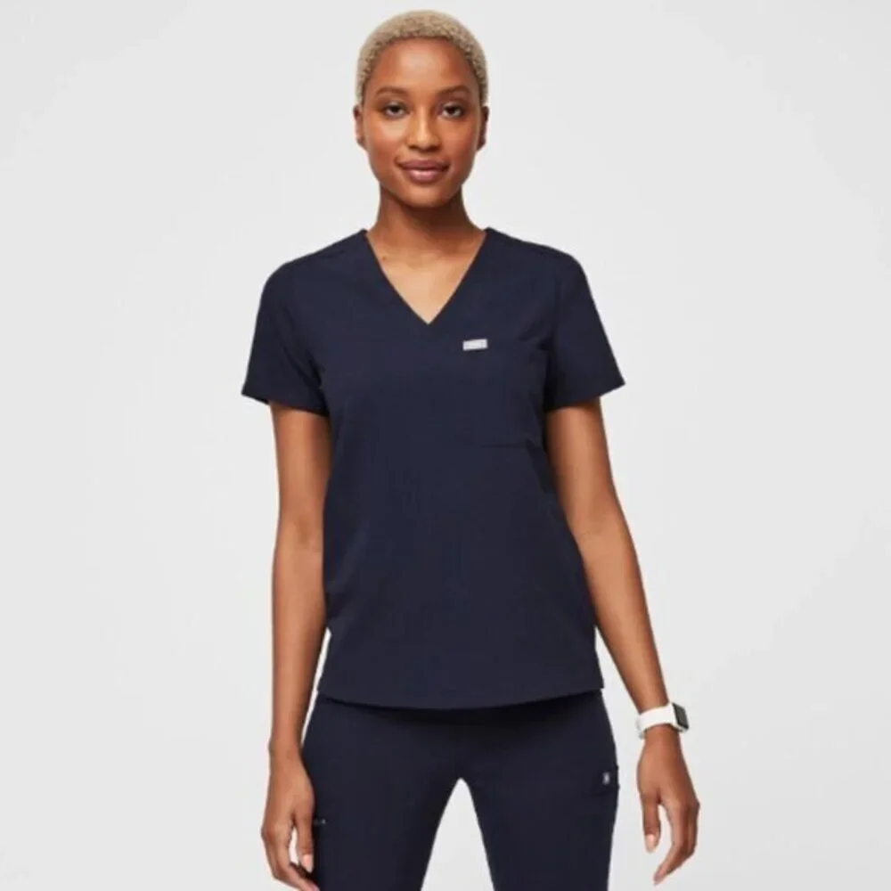 Figs Catarina Technical Collection One-Pocket Scrub Top in Navy Blue Size Large