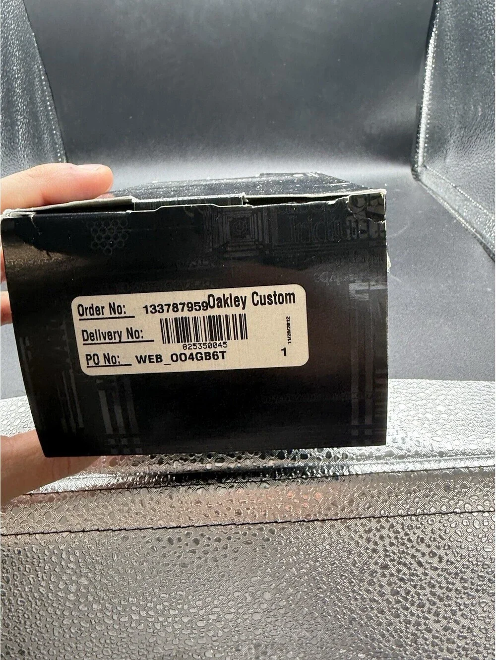 Oakley minor peeling
