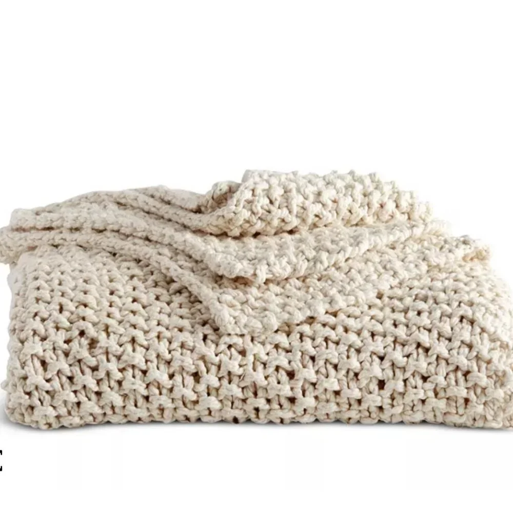 NWOT DKNY Pure Chunky Knit Throw 50