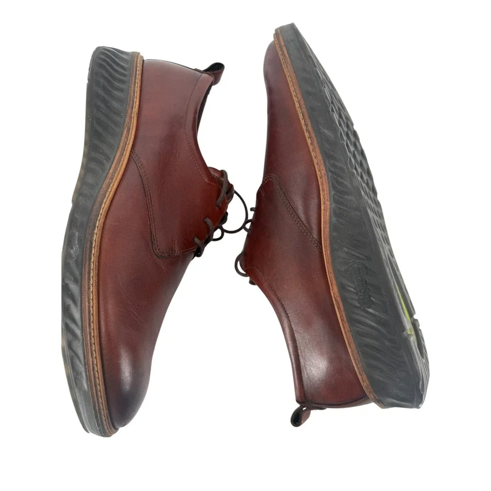 Ecco mens st