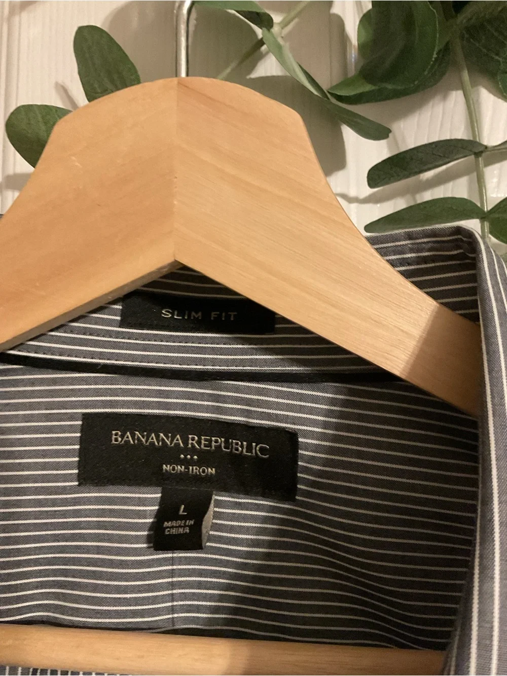 BANANA REPÚBLIC.  Men's Grey Pinstripe Long-Sleeve Shirt - Classic Button-Down
