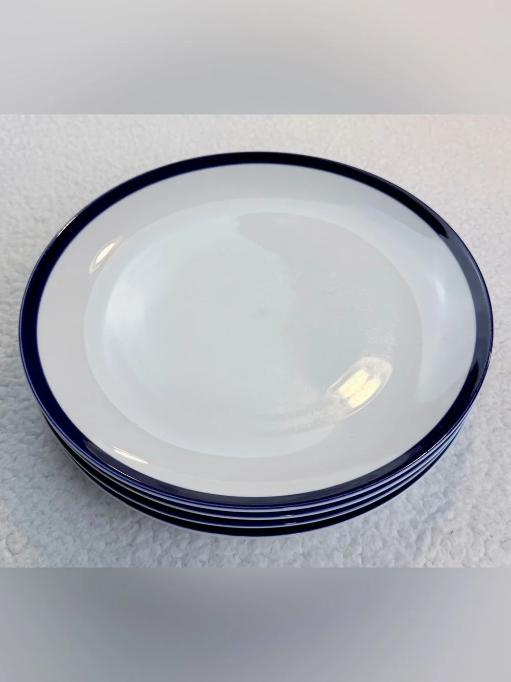Crate&Barrel trades white