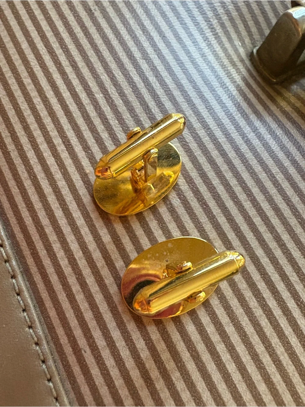 Dior classic oval
