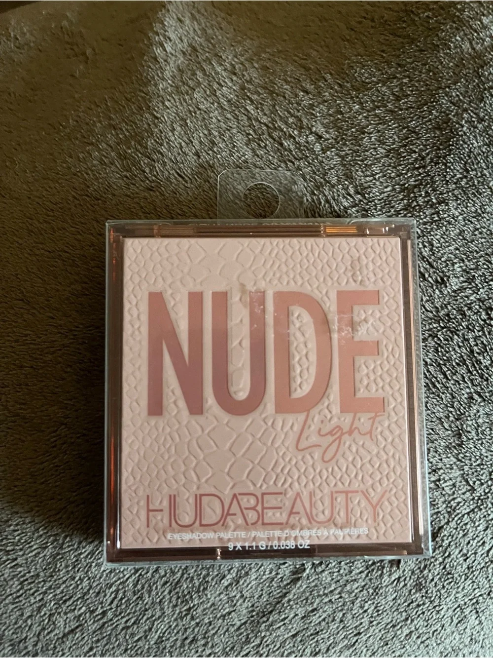 HUDA BEAUTY compact pan