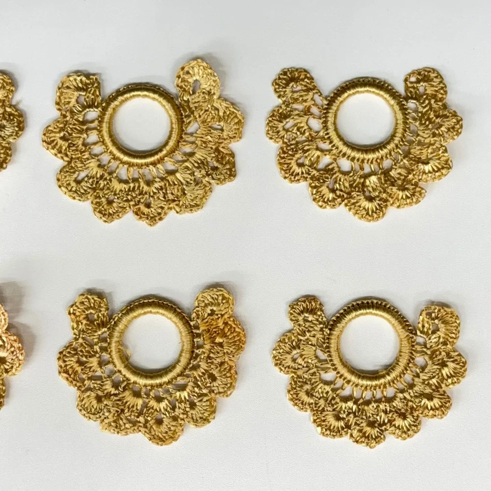 N/A gold crochet