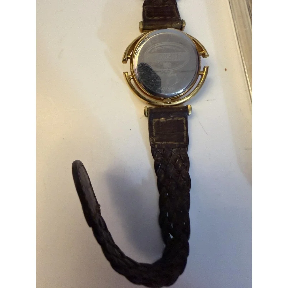 Fossil vintage woman