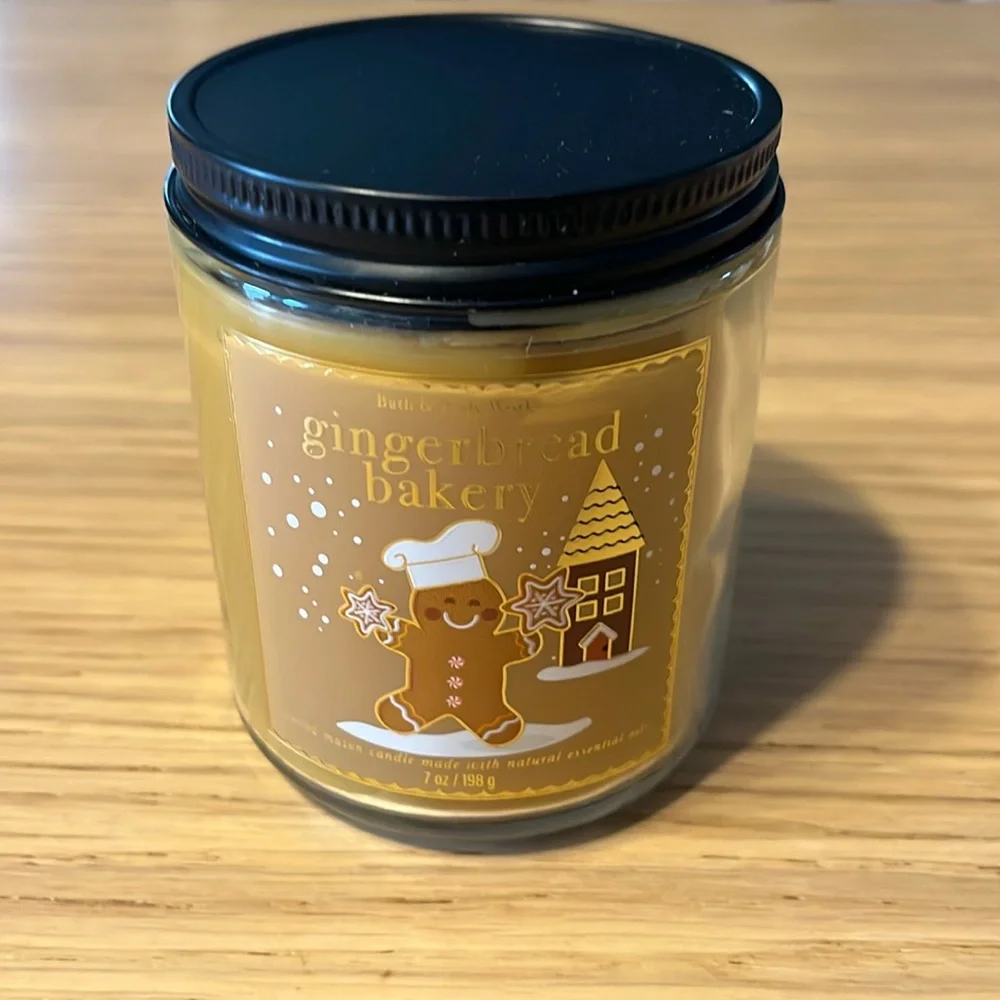 Bath & Body Works Single Wick Candle. Gingerbread Bakery.