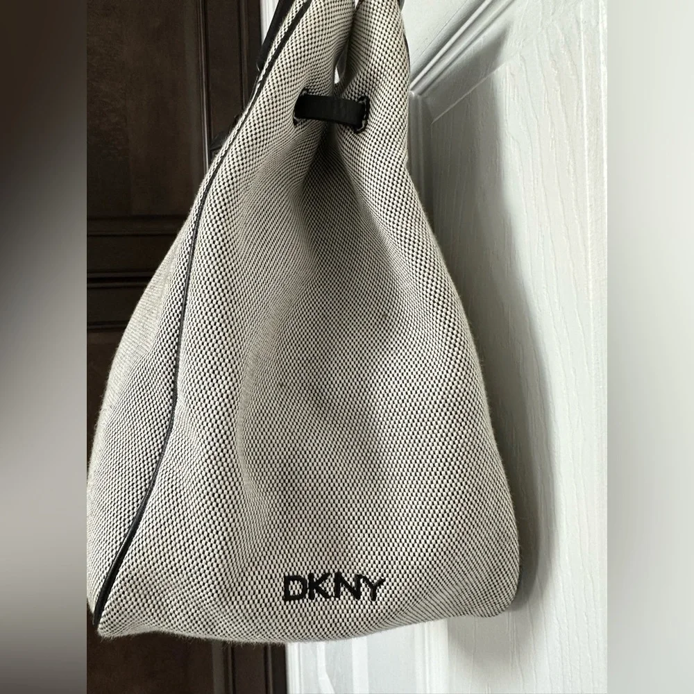 Dkny stylish cream