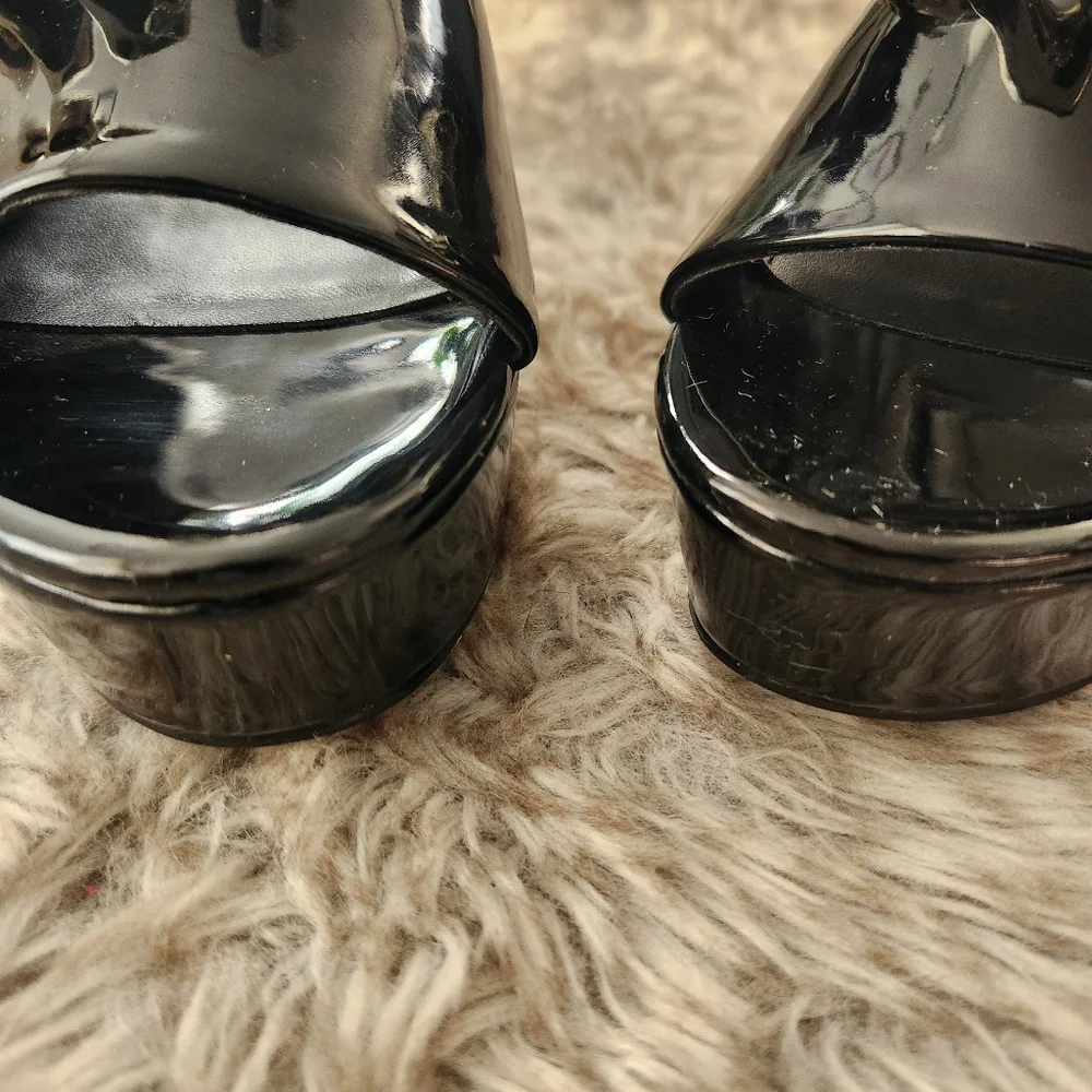 Nine West sandals size indentations