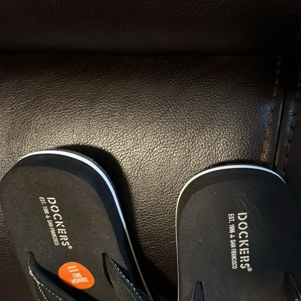 Dockers features comfort