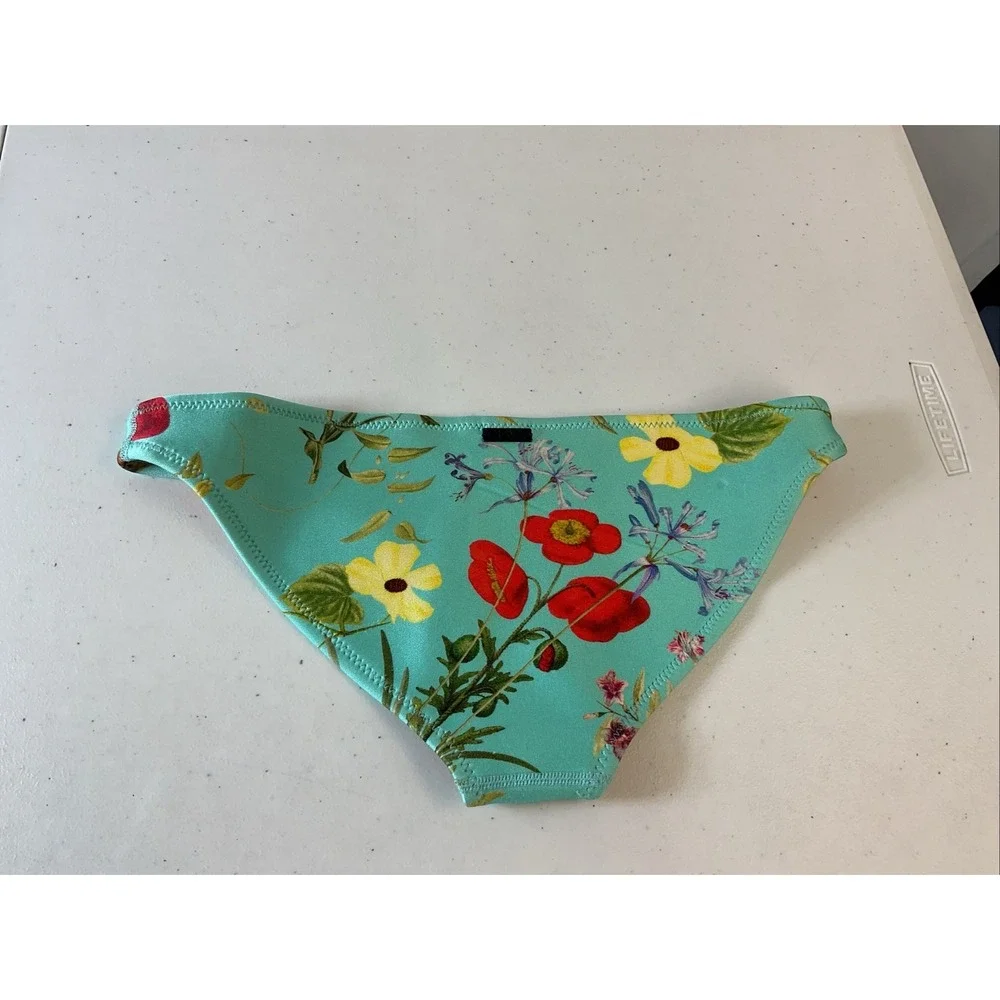 triangl swimwear excellent no
