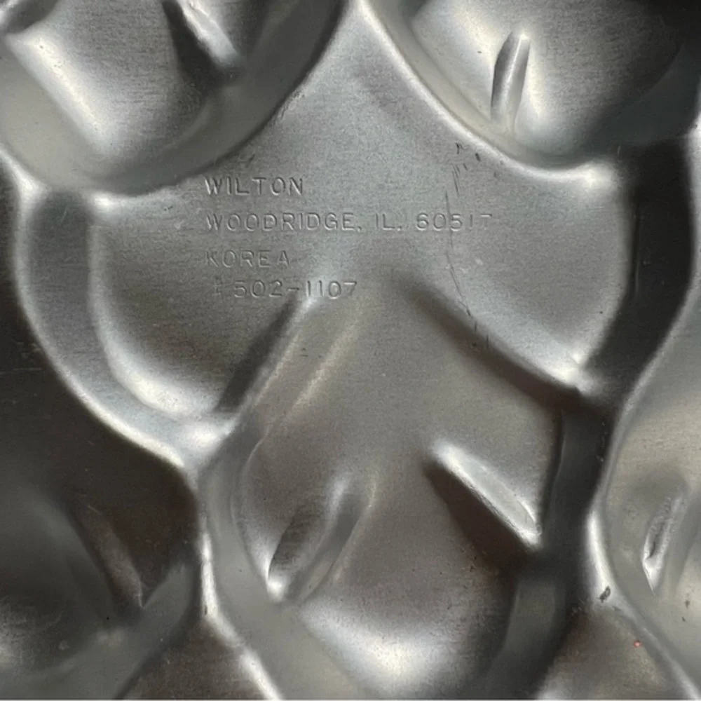 Wilton cake pan