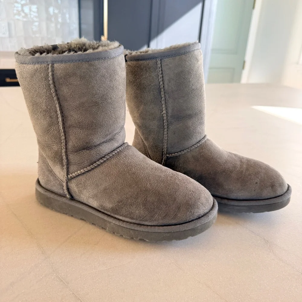 UGG authentic classic