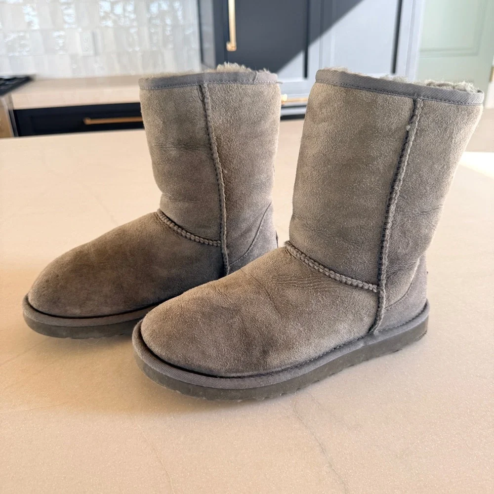 UGG authentic classic