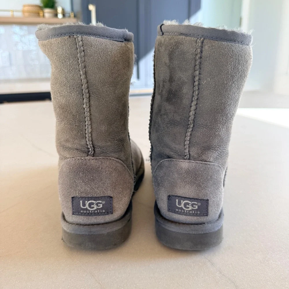 UGG authentic classic