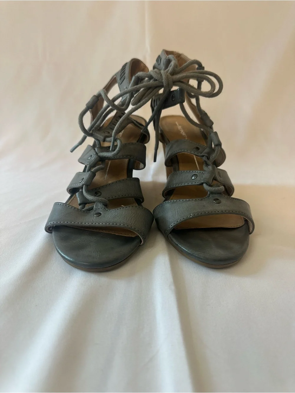 Report strappy lace