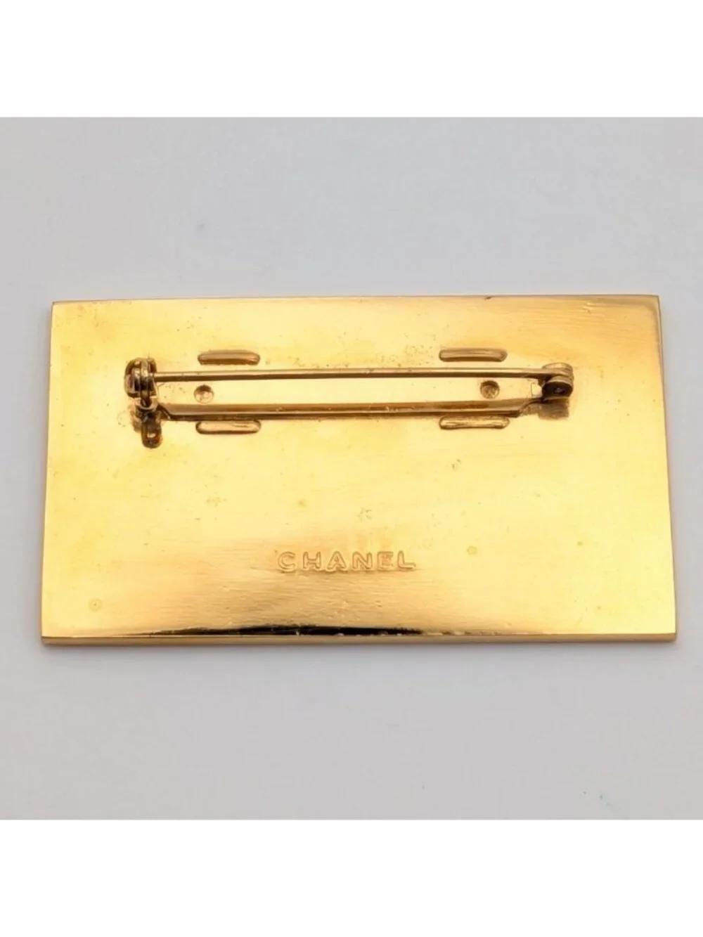 CHANEL brooch cc