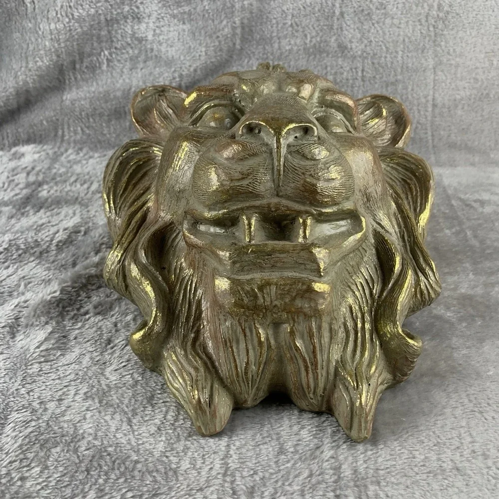 N/A lions head
