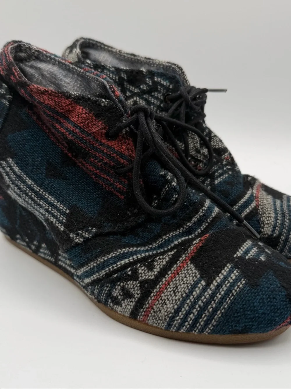 TOMS Woven Ankle Booties Womens 8 Hidden Wedge Southwestern Boho Lace Up
