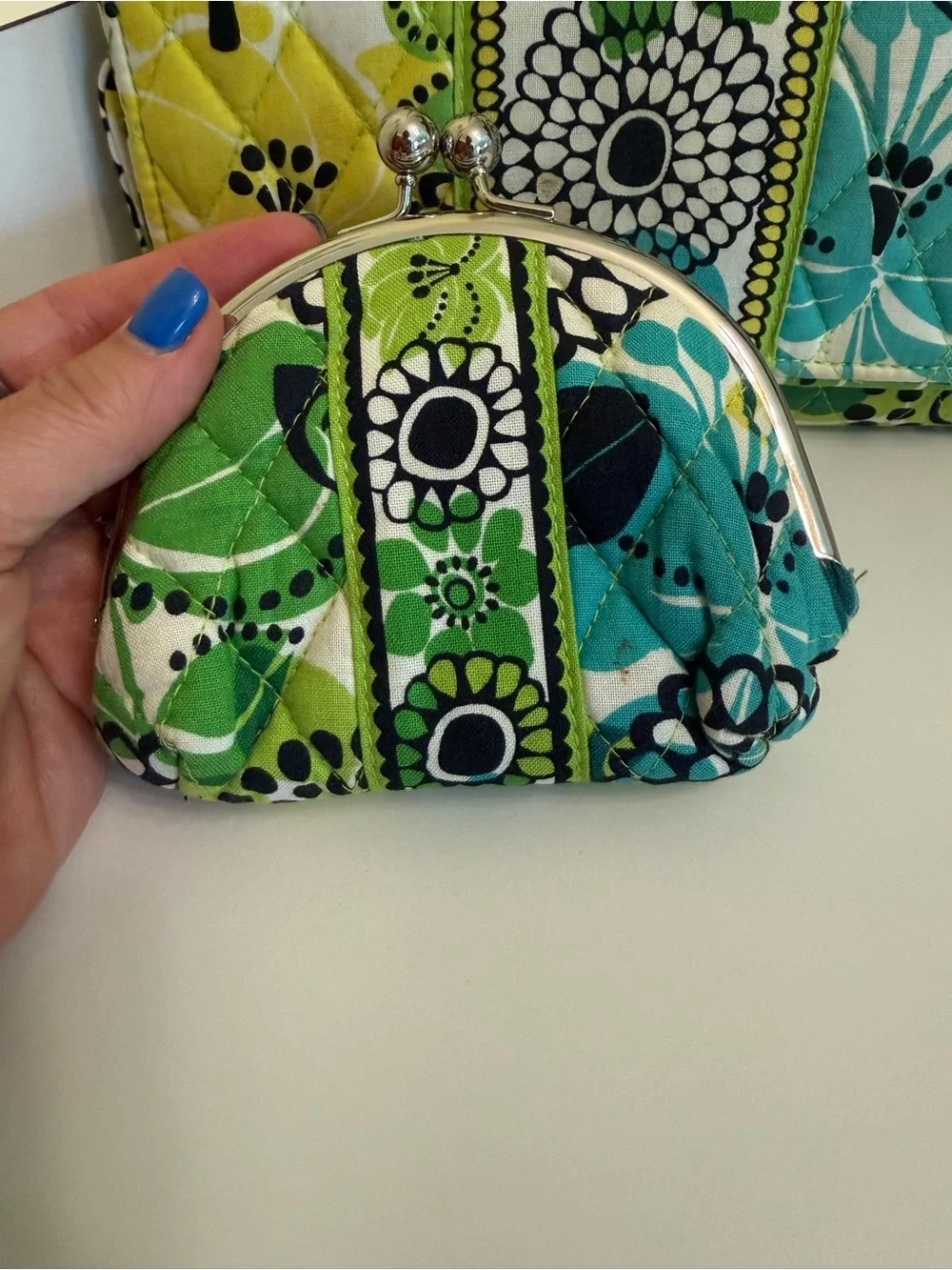 Vera Bradley closure vera use