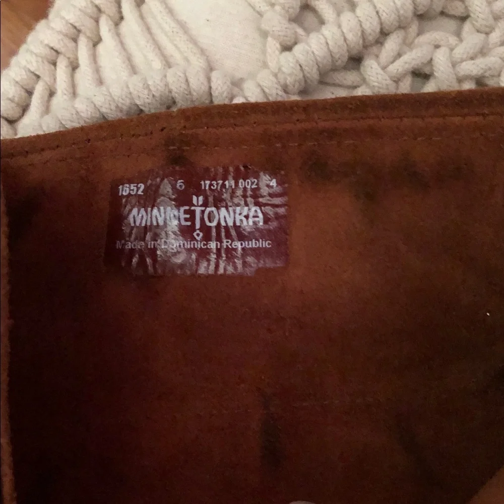 Minnetonka over knee