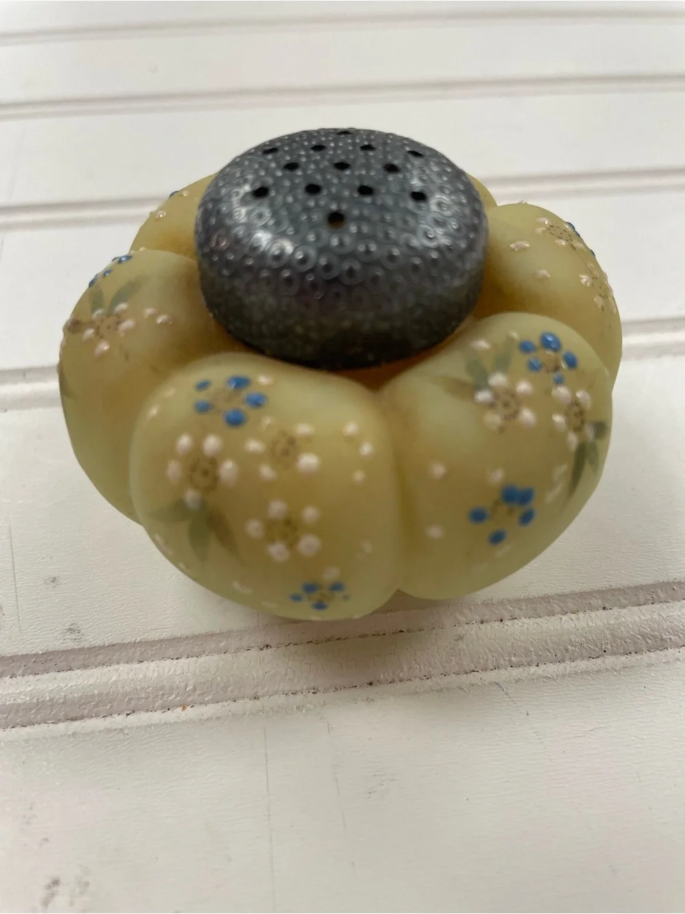 N/A antique custard