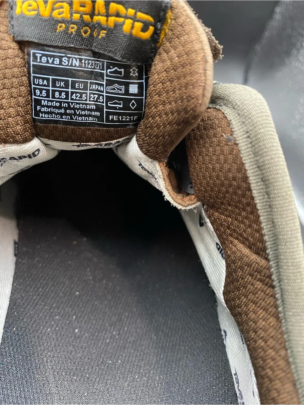 Teva sturdy suede