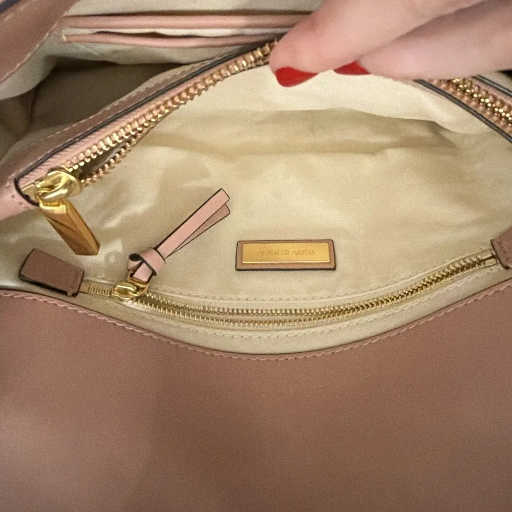 Tory Burch height 19cm