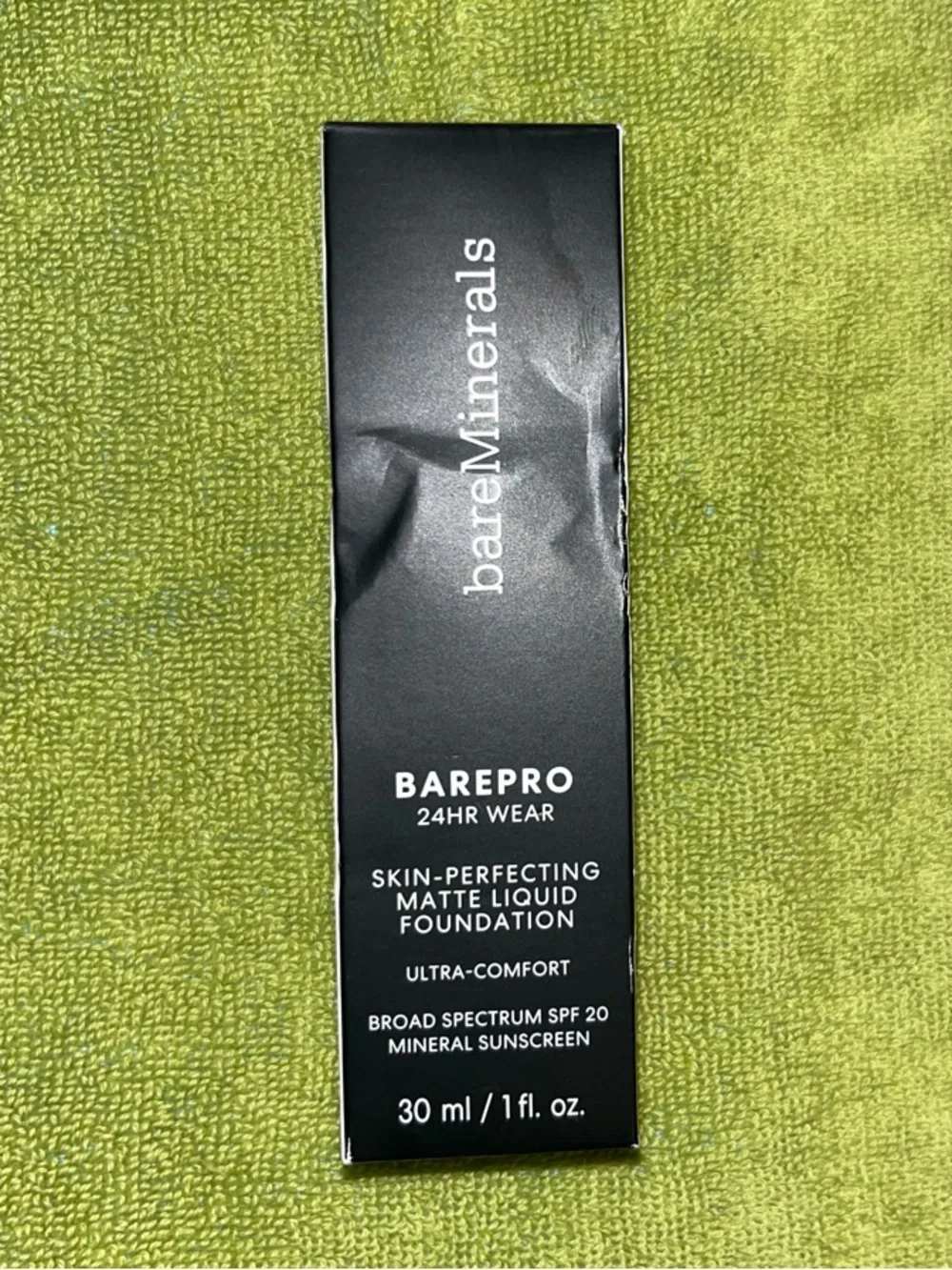 bareMinerals Black BarePro Skin-Perfecting Matte Liquid Foundation Box
