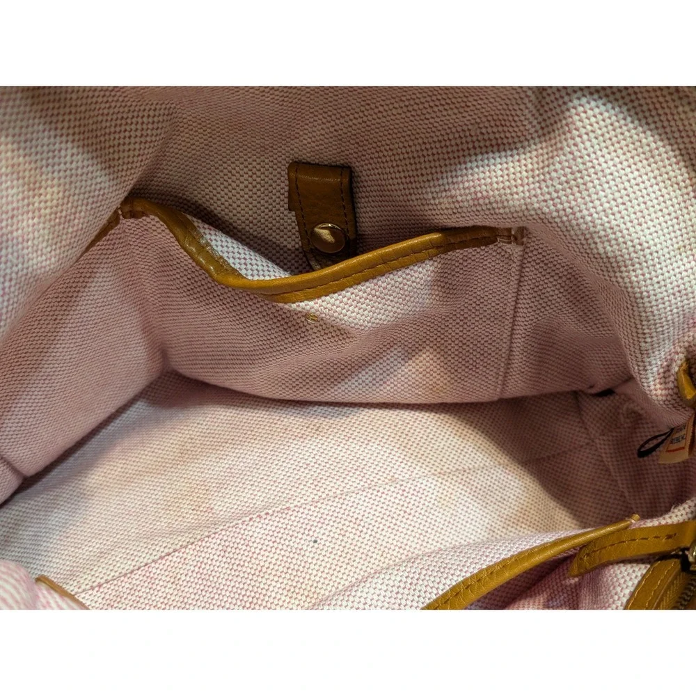 Dooney & Bourke please note
