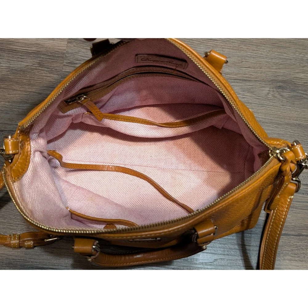 Dooney & Bourke please note