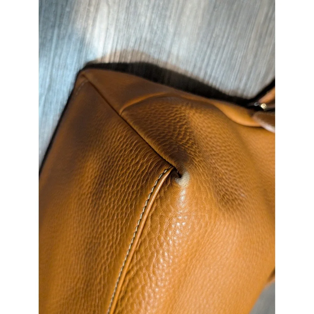 Dooney & Bourke please note