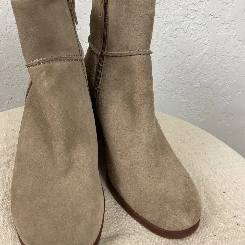 Women’s Luck Brand Zollini Split Suede Wedge Heel Ankle Boot Dune Color Size 7.5