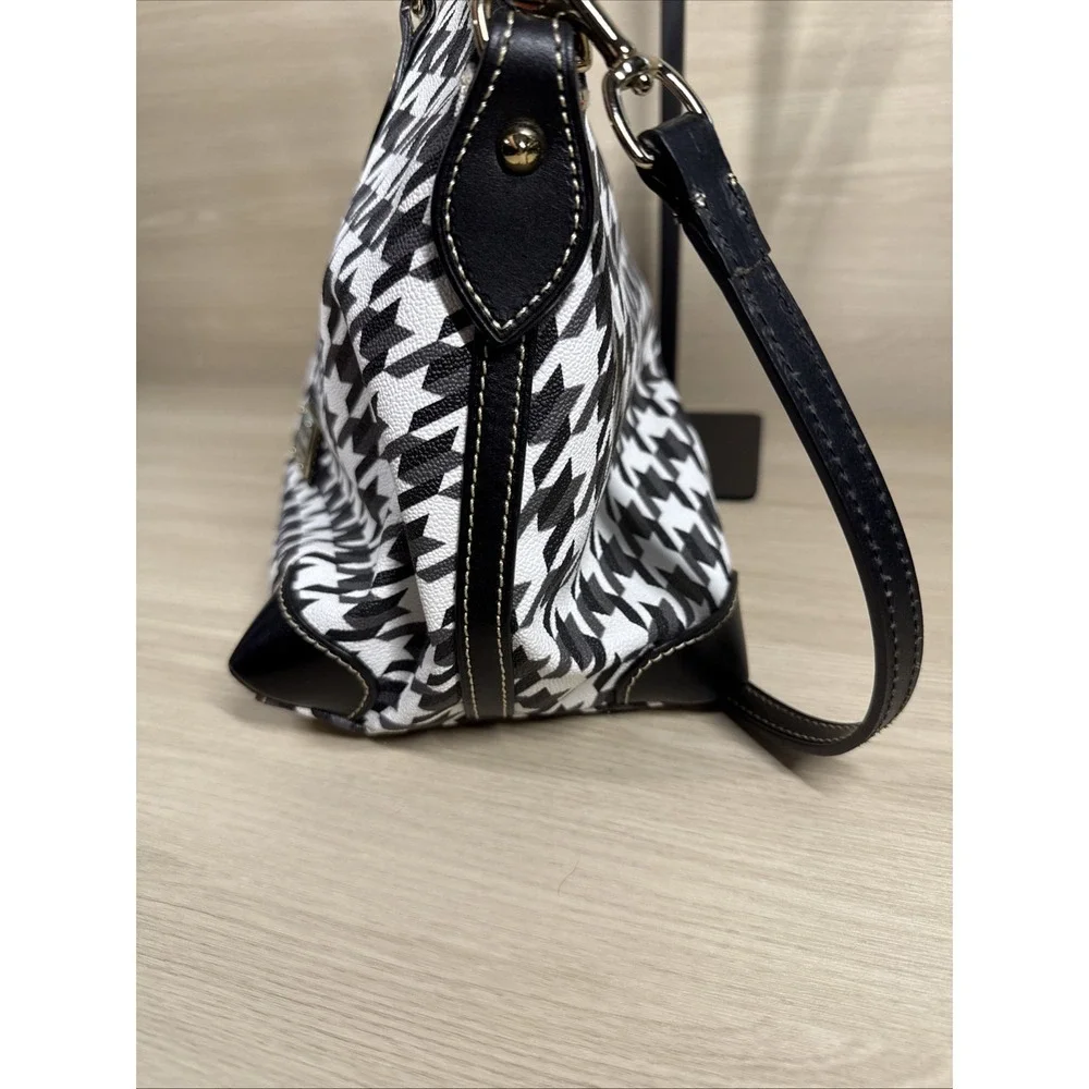 Dooney & Bourke unique bold