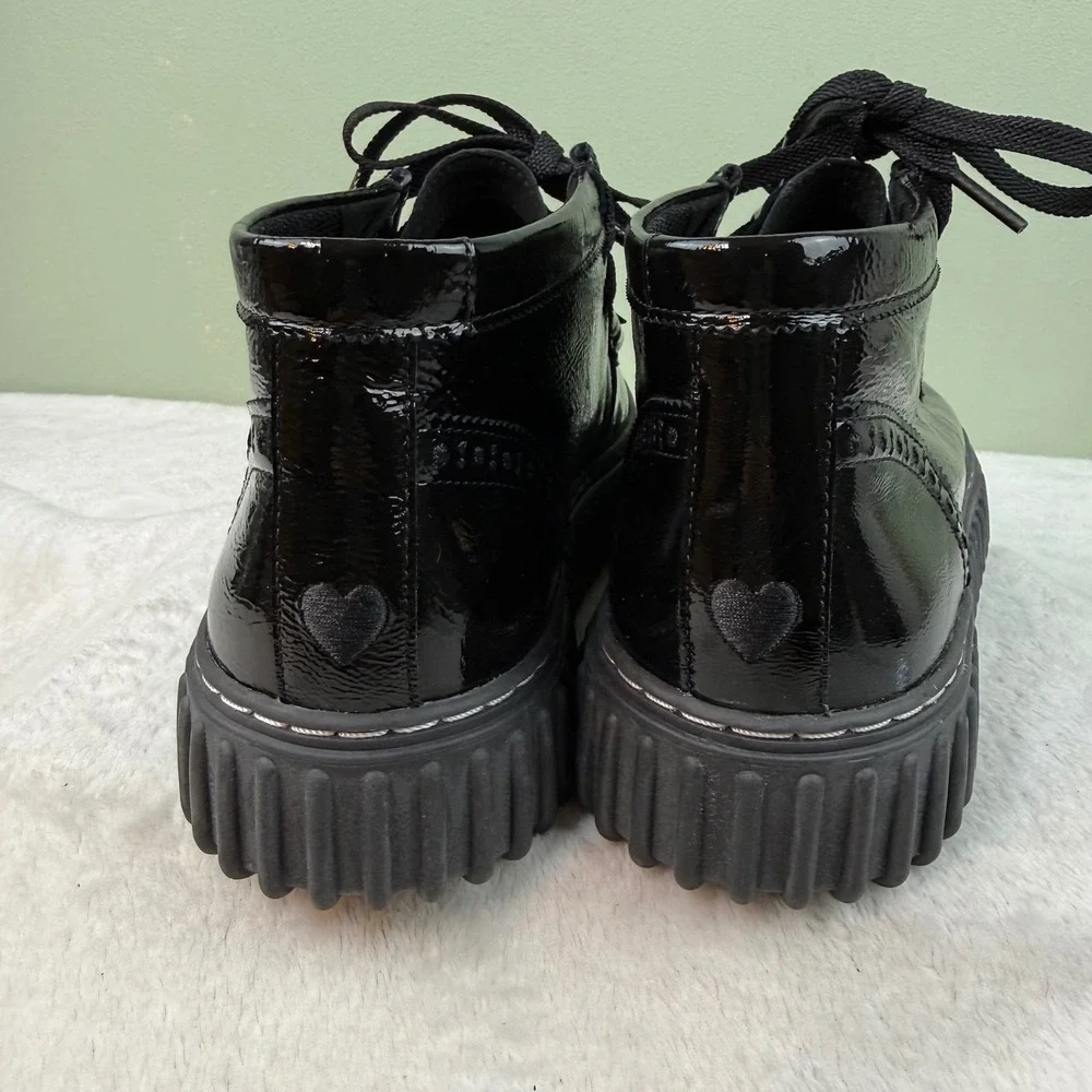 Clarks shoes show