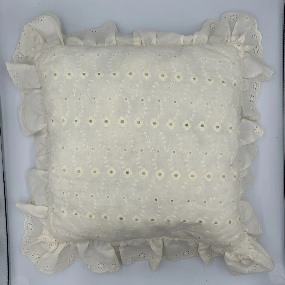 The Unbranded Brand square eyelet
