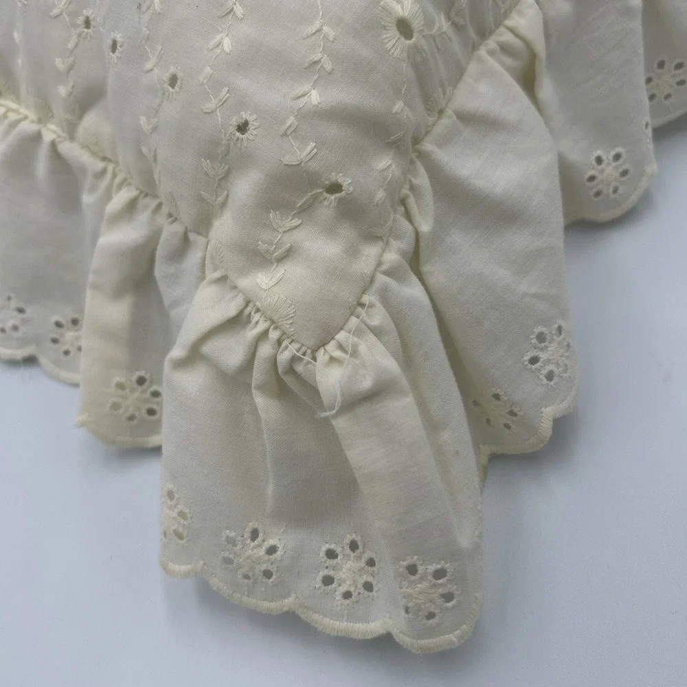 The Unbranded Brand square eyelet