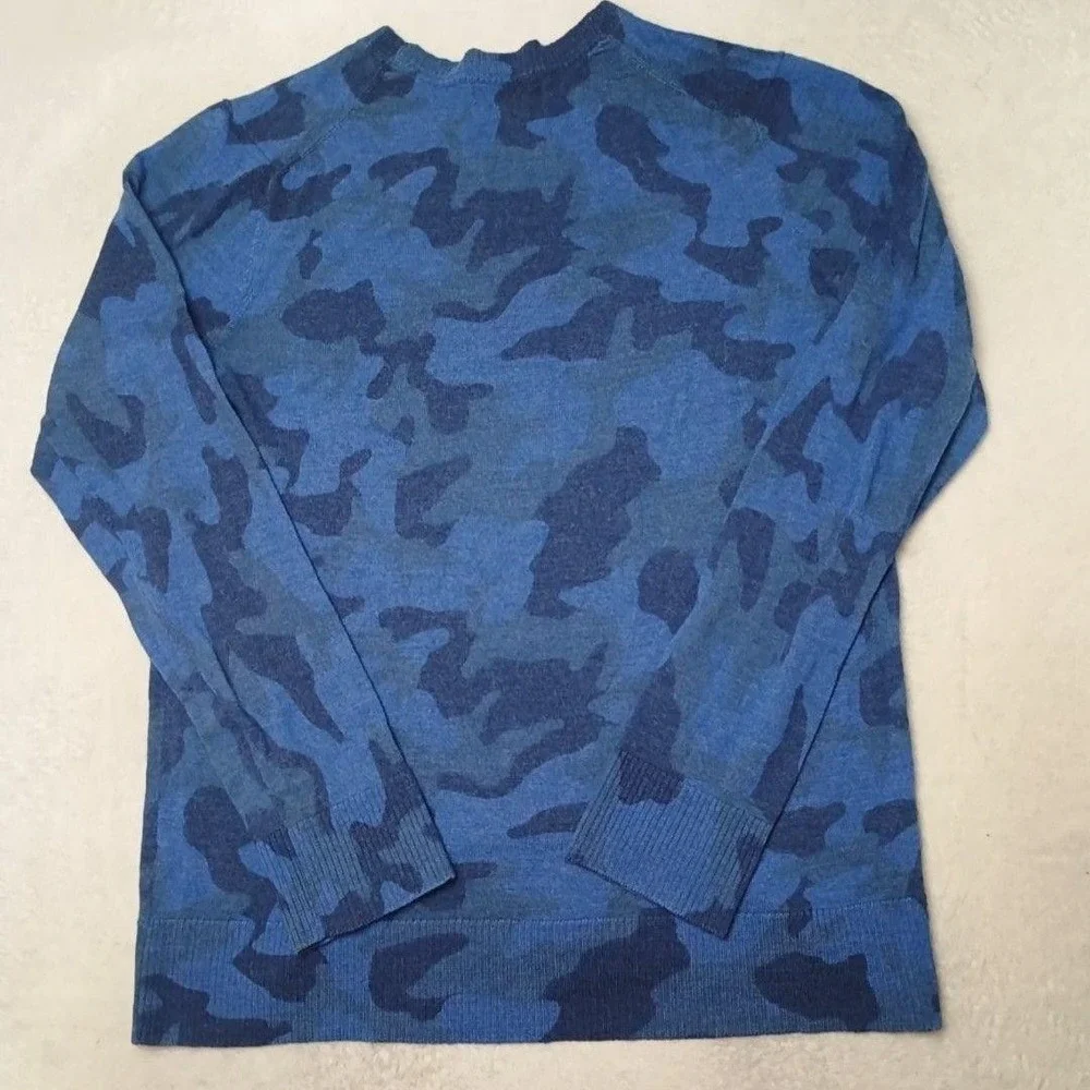 Banana Republic neckline reads