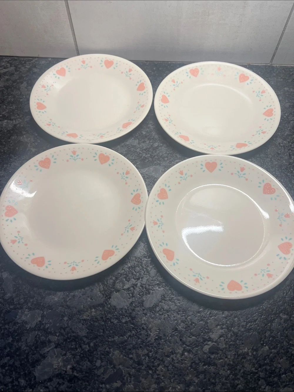 4 Corelle FOREVER YOURS  10” dinner Plates with Pink Heart Border. Like new