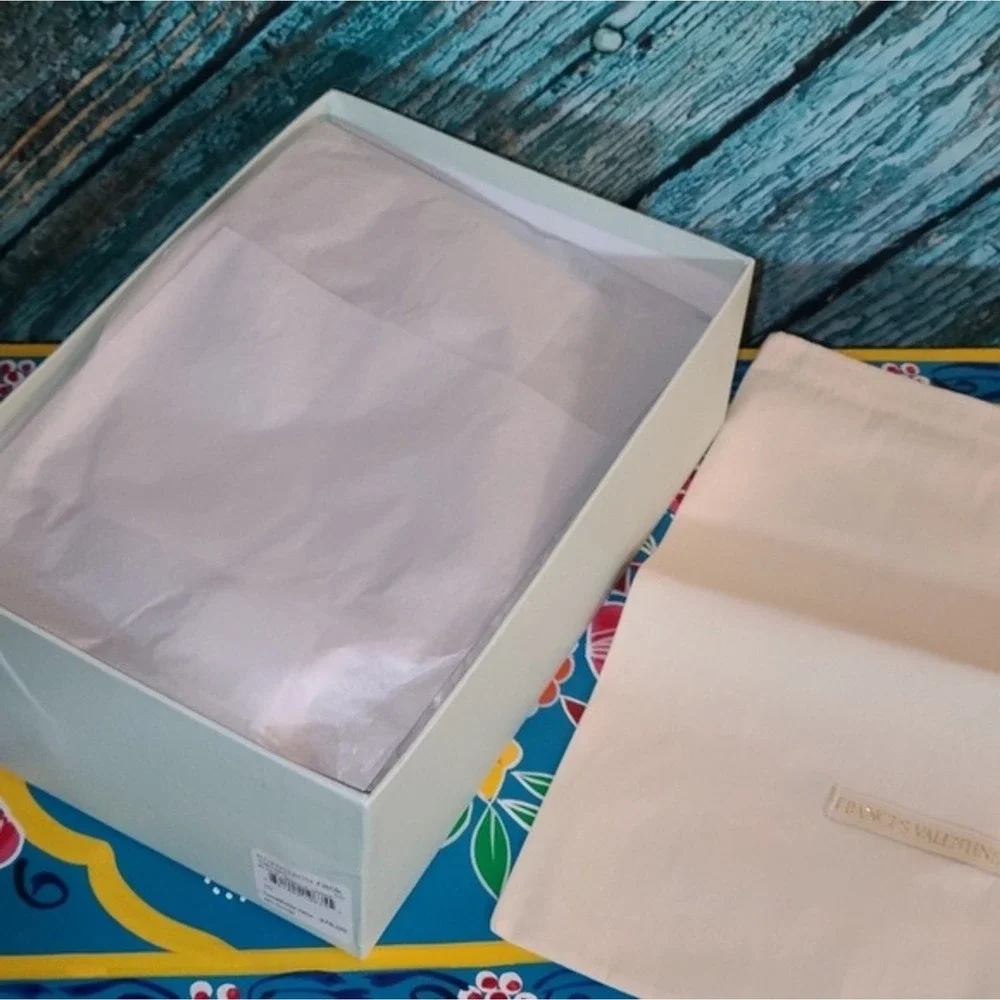 Francis Valentine new box